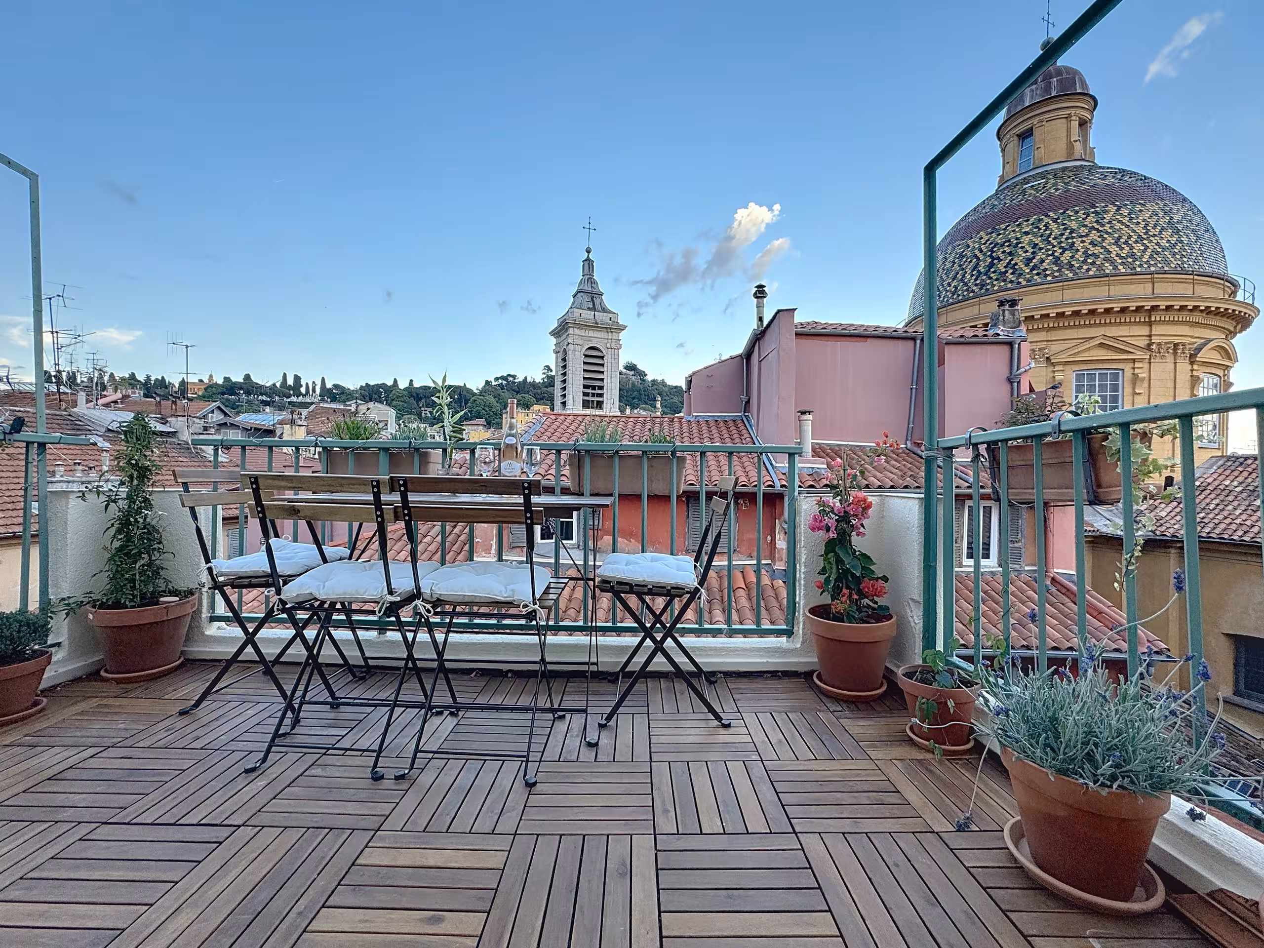 Terrasse sur les toits du Vieux Nice d'un bien géré par Lovely Host